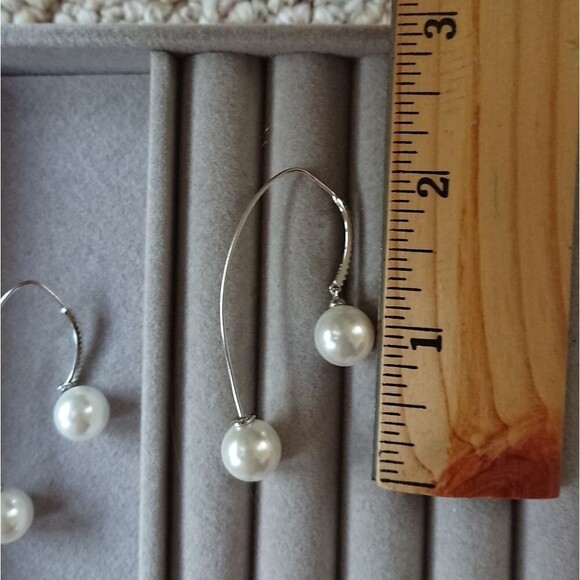 Crystals and Pearl Drop Threader silver Earrings - Picture 12 of 12